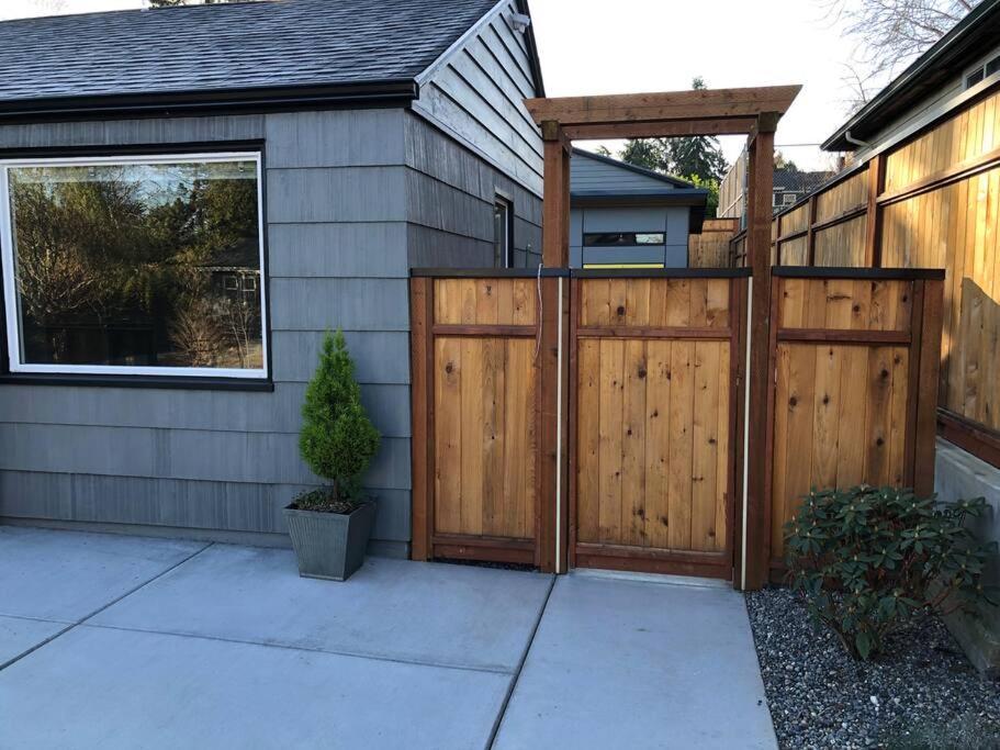 Cozy Crown Hill Carkeek Cottage W/3 Beds, Full Kitchen & Backyard In North Seattle Eksteriør bilde