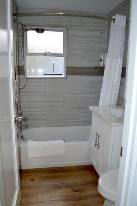Cozy Crown Hill Carkeek Cottage W/3 Beds, Full Kitchen & Backyard In North Seattle Eksteriør bilde